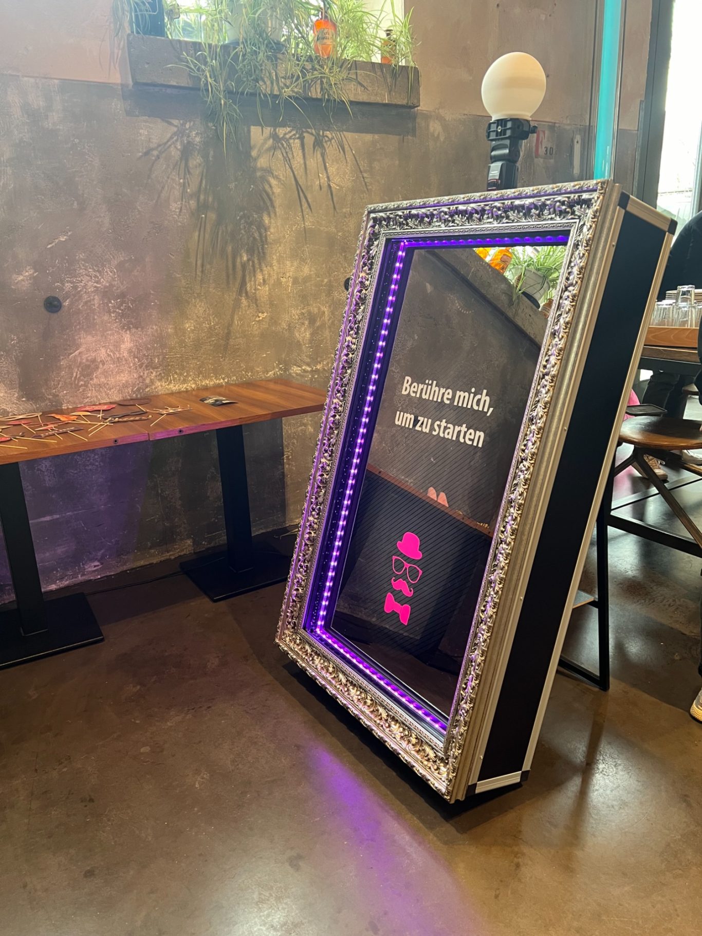 Dein Event mit der Spiegelbox Fotobox Augsburg Dein Event mit der Spiegelbox Fotobox Augsburg