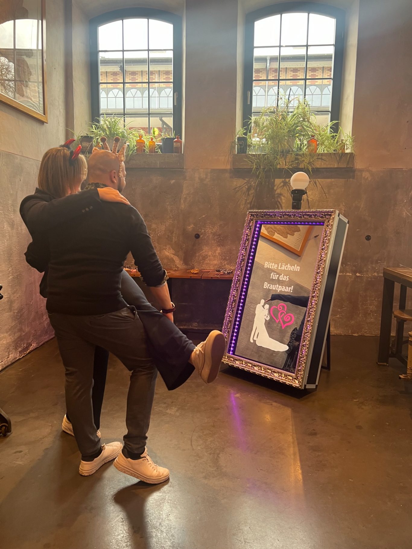 Partyspaß mit der Spiegelbox Fotobox Augsburg Partyspaß mit der Spiegelbox Fotobox Augsburg